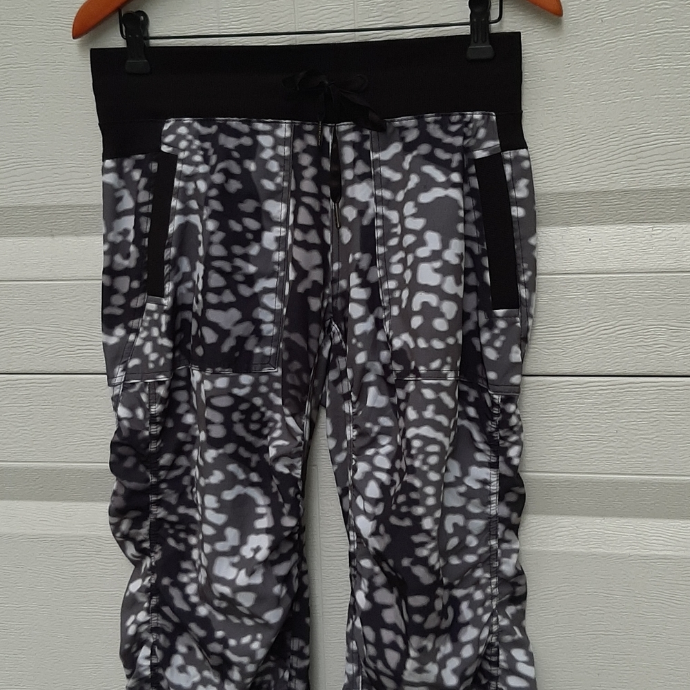 Kyodan Gray leopard print rushed stretch pants size S - Picture 2 of 5